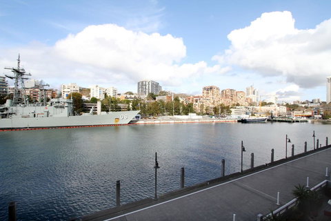 Waterfront Apartment On Sydney Harbour - New South Wales Tourism  12