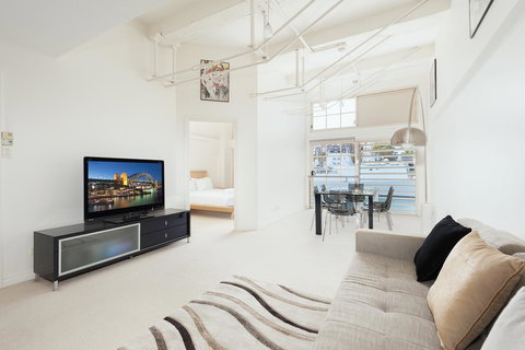 Waterfront Apartment On Sydney Harbour - New South Wales Tourism  1