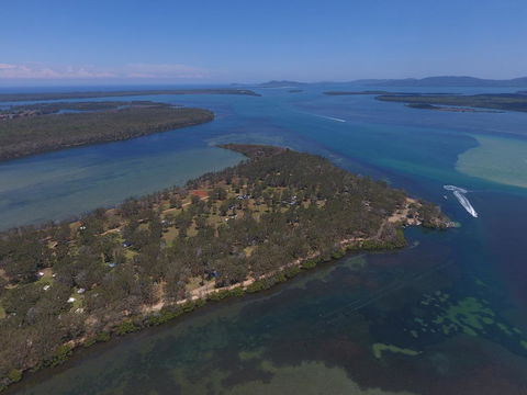 Lani\'s Holiday Island - New South Wales Tourism  0