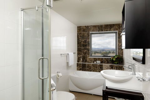 Rydges Mount Panorama Bathurst - New South Wales Tourism  7
