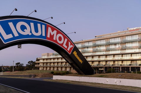 Rydges Mount Panorama Bathurst - New South Wales Tourism  0