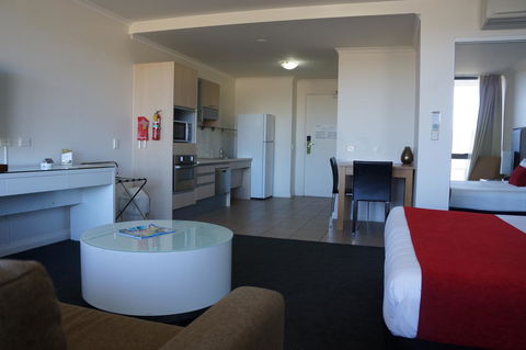 Rydges Mount Panorama Bathurst - New South Wales Tourism  2