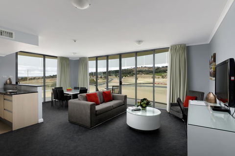 Rydges Mount Panorama Bathurst - New South Wales Tourism  12