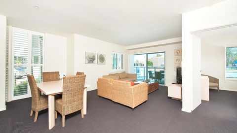 Pacific Blue, Salamander Bay - New South Wales Tourism  35
