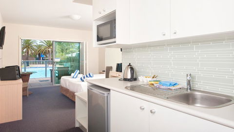 Pacific Blue, Salamander Bay - New South Wales Tourism  40
