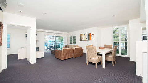 Pacific Blue, Salamander Bay - New South Wales Tourism  1
