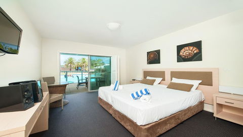 Pacific Blue, Salamander Bay - New South Wales Tourism  43