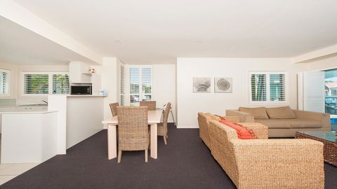 Pacific Blue, Salamander Bay - New South Wales Tourism  33