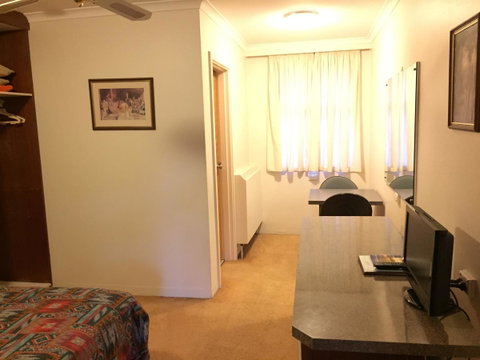 Cooma Motor Lodge Motel - New South Wales Tourism  23