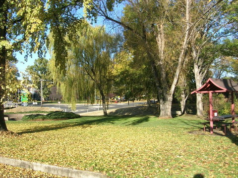 Cooma Motor Lodge Motel - New South Wales Tourism  17