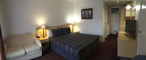 Cooma Motor Lodge Motel - New South Wales Tourism  7