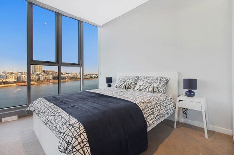 Brand New 3 Bedrooms Apt With Waterfront View - New South Wales Tourism  18