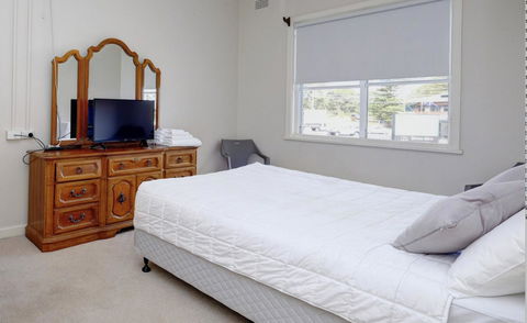 Lakes And Ocean Hotel Forster - New South Wales Tourism  1