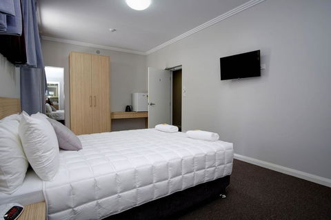 Lakes And Ocean Hotel Forster - New South Wales Tourism  15