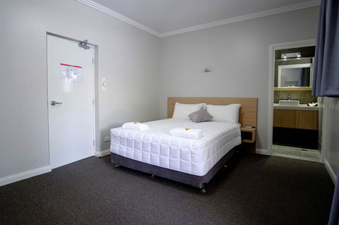 Lakes And Ocean Hotel Forster - New South Wales Tourism  13
