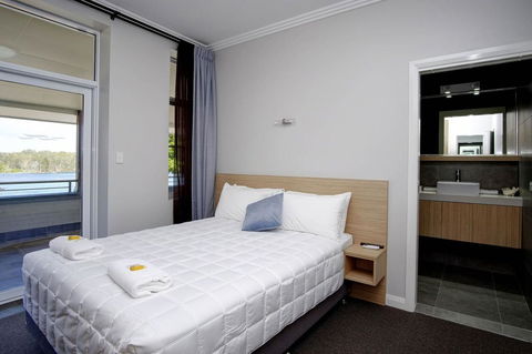 Lakes And Ocean Hotel Forster - New South Wales Tourism  25
