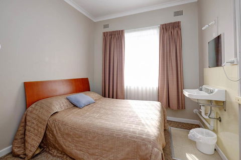 Lakes And Ocean Hotel Forster - New South Wales Tourism  9