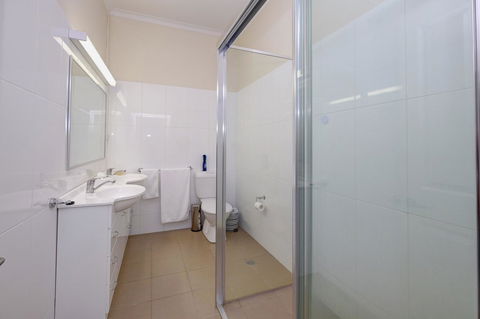 Lakes And Ocean Hotel Forster - New South Wales Tourism  2