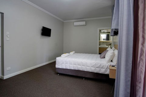 Lakes And Ocean Hotel Forster - New South Wales Tourism  17
