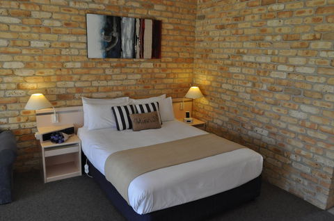 Mollymook Surfbeach Motel & Apartments - New South Wales Tourism  4