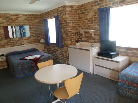 Mollymook Surfbeach Motel & Apartments - New South Wales Tourism  24