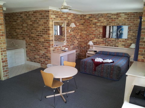 Mollymook Surfbeach Motel & Apartments - New South Wales Tourism  5