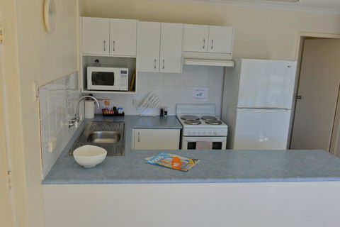 Beach House Holiday Apartments - New South Wales Tourism  6