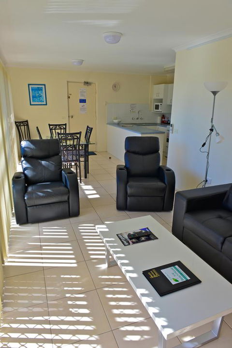 Beach House Holiday Apartments - New South Wales Tourism  7