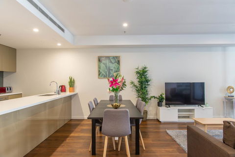 Sydney CBD Brand New Apartments With Hyde Park View - New South Wales Tourism  0