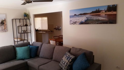 Twin Palms Holiday House At Lighthouse - New South Wales Tourism  9