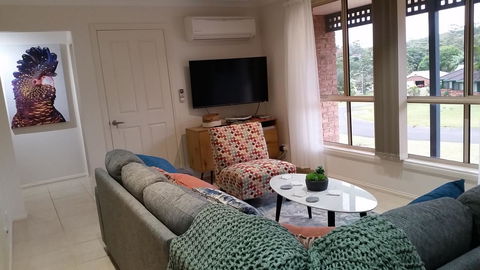 Twin Palms Holiday House At Lighthouse - New South Wales Tourism  3