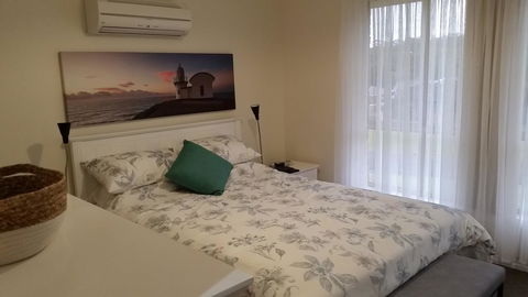 Twin Palms Holiday House At Lighthouse - New South Wales Tourism  1