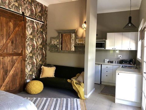 Chanticleer Gardens Barn Cottage With A Pool - New South Wales Tourism  19