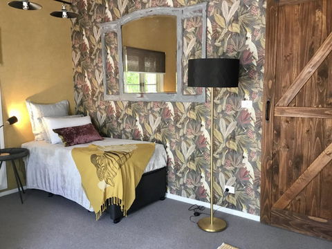 Chanticleer Gardens Barn Cottage With A Pool - New South Wales Tourism  2