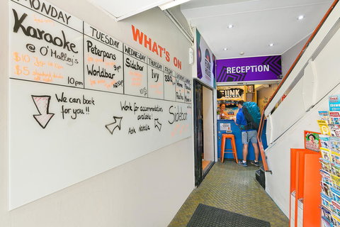 Mad Monkey Downtown - New South Wales Tourism  4