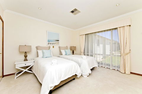 One Mile Mansion - Private Coastal Retreat FREE FAMILY ADVENTURE PASS - New South Wales Tourism  16