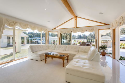 One Mile Mansion - Private Coastal Retreat FREE FAMILY ADVENTURE PASS - New South Wales Tourism  11