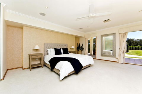 One Mile Mansion - Private Coastal Retreat FREE FAMILY ADVENTURE PASS - New South Wales Tourism  7
