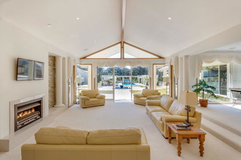 One Mile Mansion - Private Coastal Retreat FREE FAMILY ADVENTURE PASS - New South Wales Tourism  13