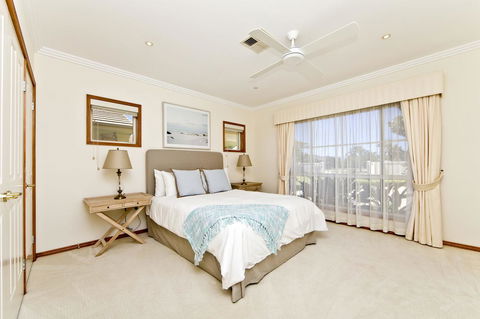 One Mile Mansion - Private Coastal Retreat FREE FAMILY ADVENTURE PASS - New South Wales Tourism  15