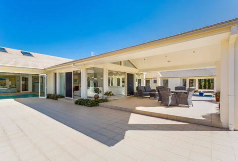 One Mile Mansion - Private Coastal Retreat FREE FAMILY ADVENTURE PASS - New South Wales Tourism  18