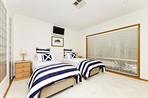 One Mile Mansion - Private Coastal Retreat FREE FAMILY ADVENTURE PASS - New South Wales Tourism  17
