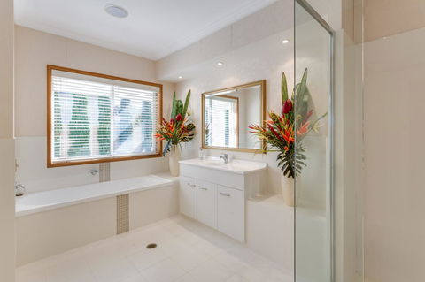 One Mile Mansion - Private Coastal Retreat FREE FAMILY ADVENTURE PASS - New South Wales Tourism  9