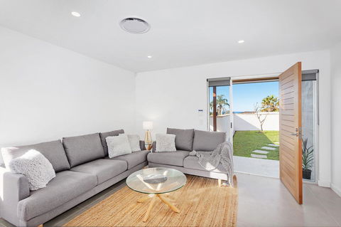 Modern Guest House - New South Wales Tourism  1