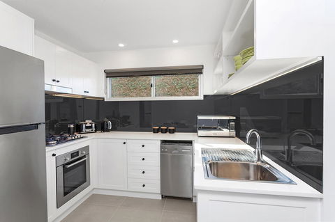 Modern Guest House - New South Wales Tourism  10