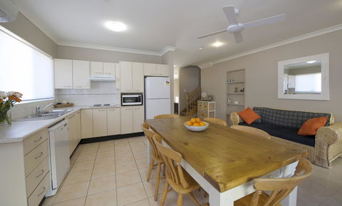 Marty's @ Little Beach - New South Wales Tourism  10