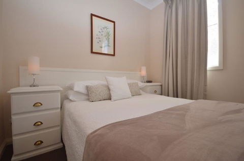 The Old Saddlery - New South Wales Tourism  6
