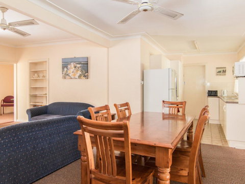 11 Peel Street - New South Wales Tourism  12