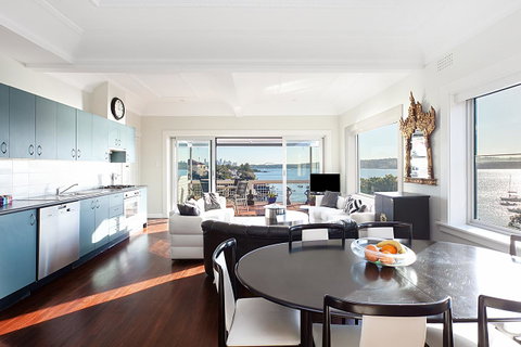 Art Deco Apartment With Breathtaking Water Views - New South Wales Tourism  0