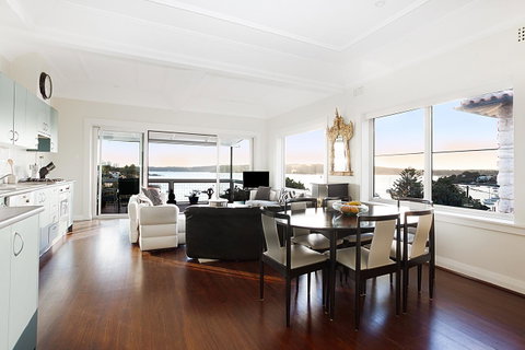 Art Deco Apartment With Breathtaking Water Views - New South Wales Tourism  6